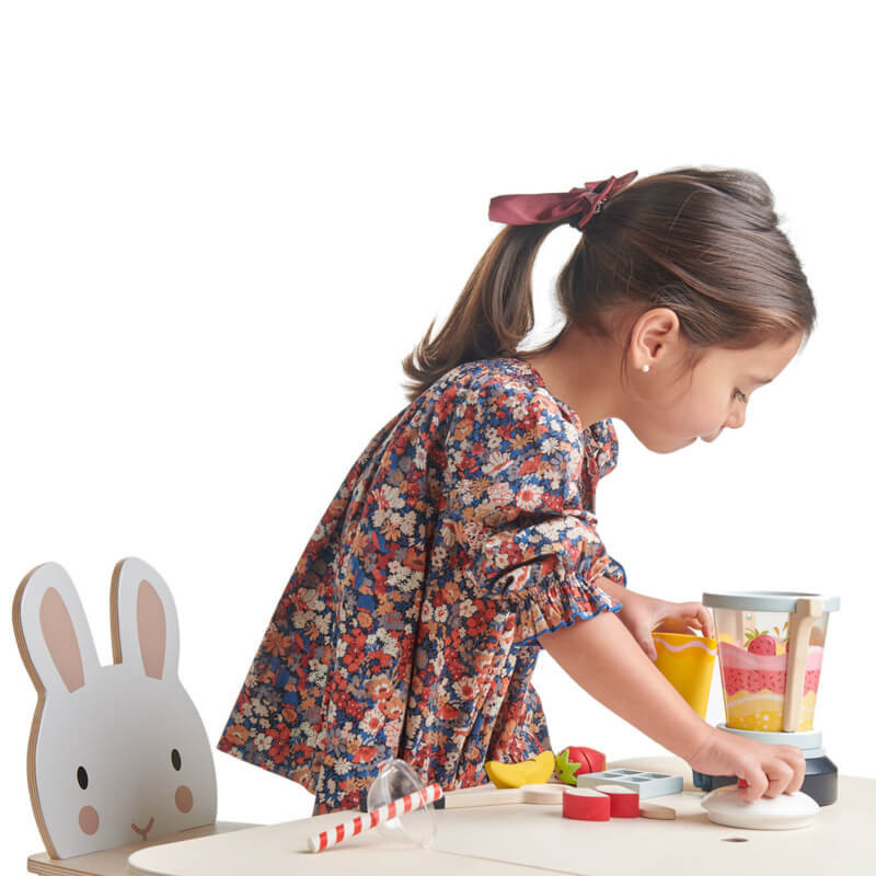 Tender Leaf Fruity Blender gets kids busy with their next blend