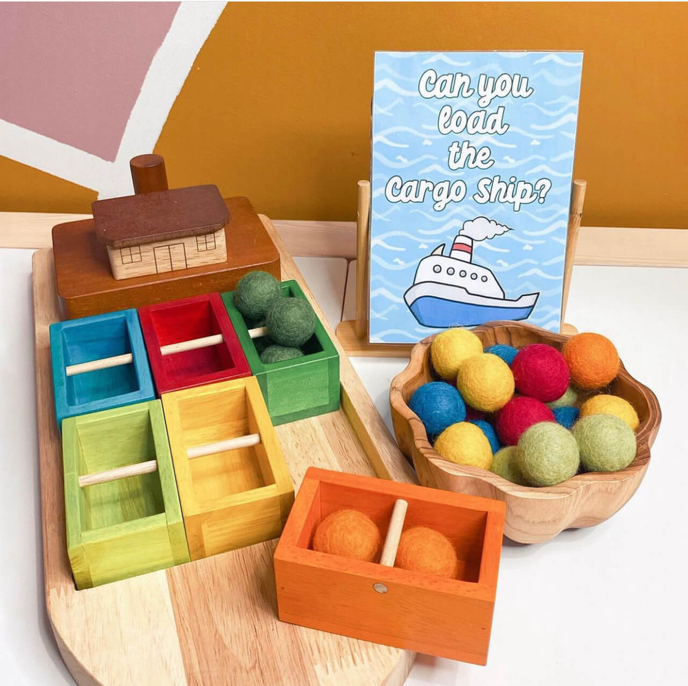 qtoys sorting container ship in play set up