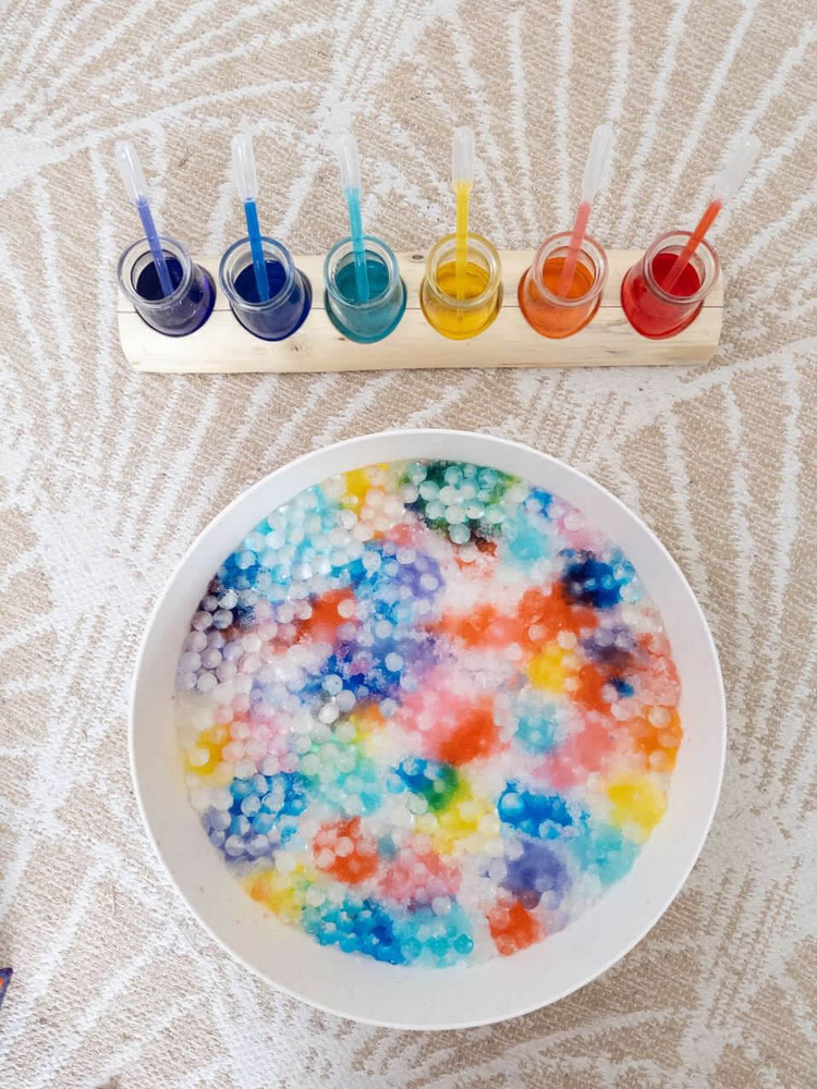 qtoys paint pot holder for water bead play