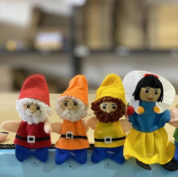 snow white finger puppets with dwarves