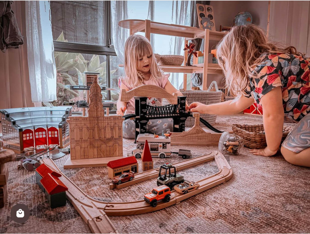 children playing with australian landmark toy scenery set