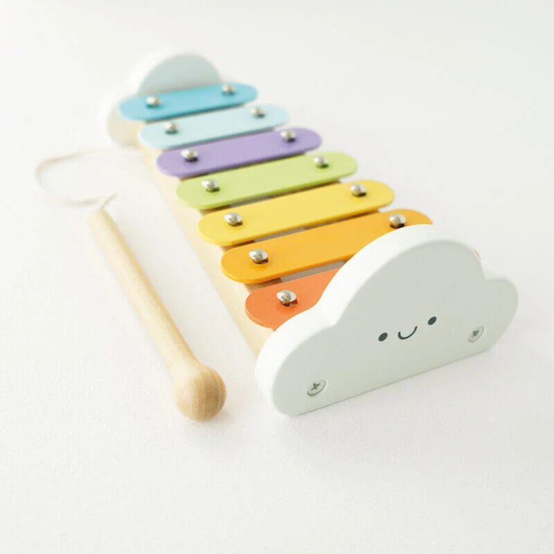 Le Toy Van Petilou Xylophone includes a wooden mallet with string