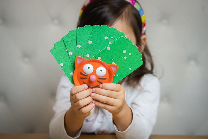Djeco Card Holder lends a helping hand