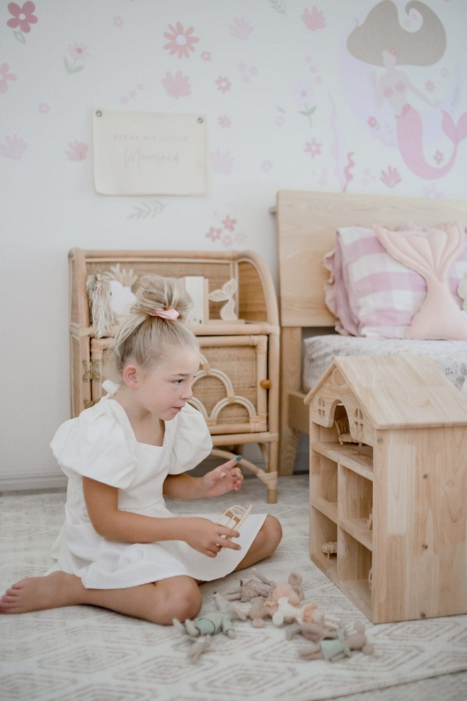 Qtoys Classic Wooden Dollhouse 3
