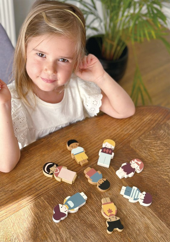 Mentari Wooden Doll Family With Cat - image 3