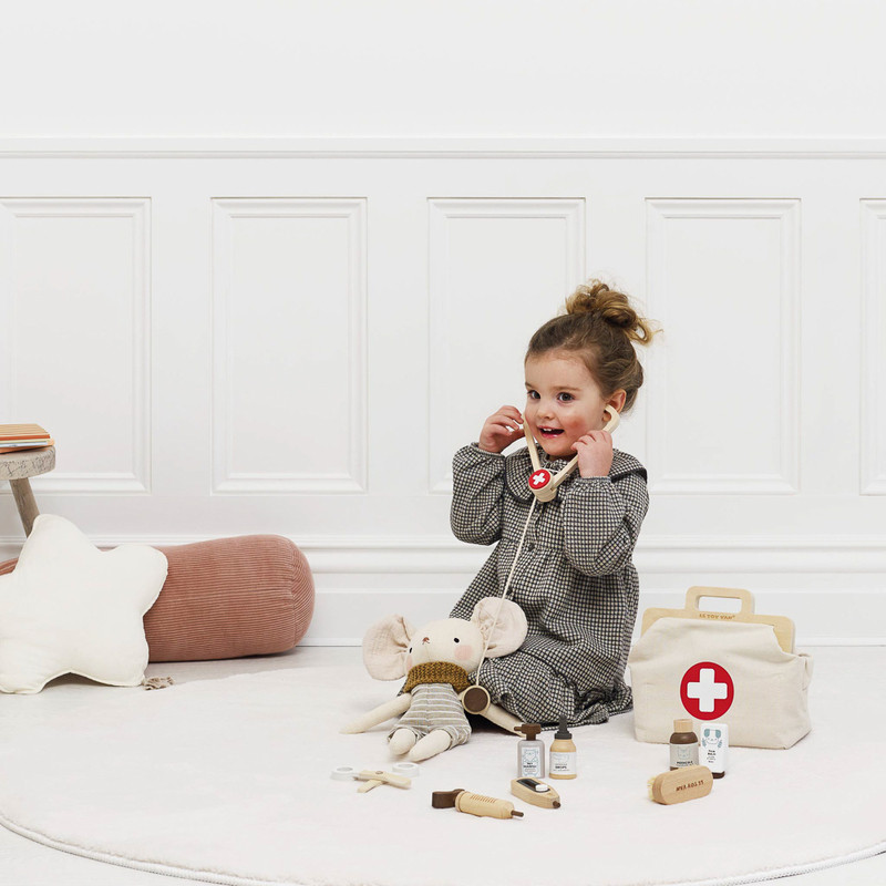 Le Toy Van Animal Vet Set  1