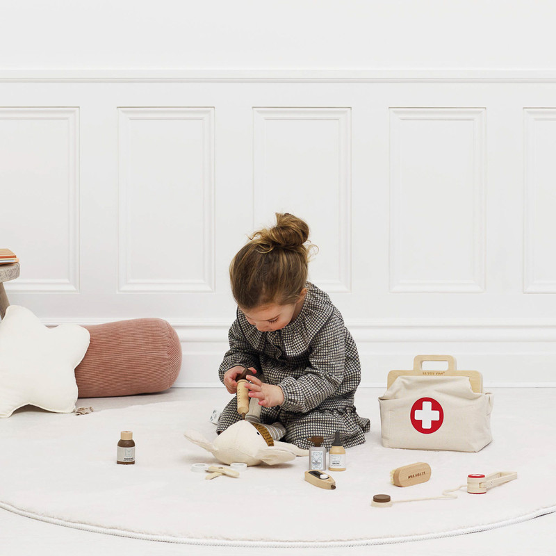 Le Toy Van Animal Vet Set  2