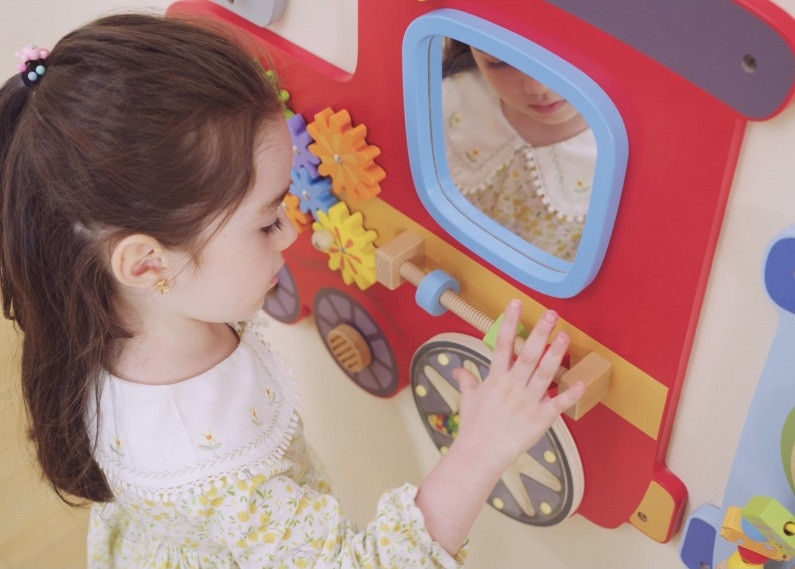 Viga Wall Mounted Toy Activity Train 2