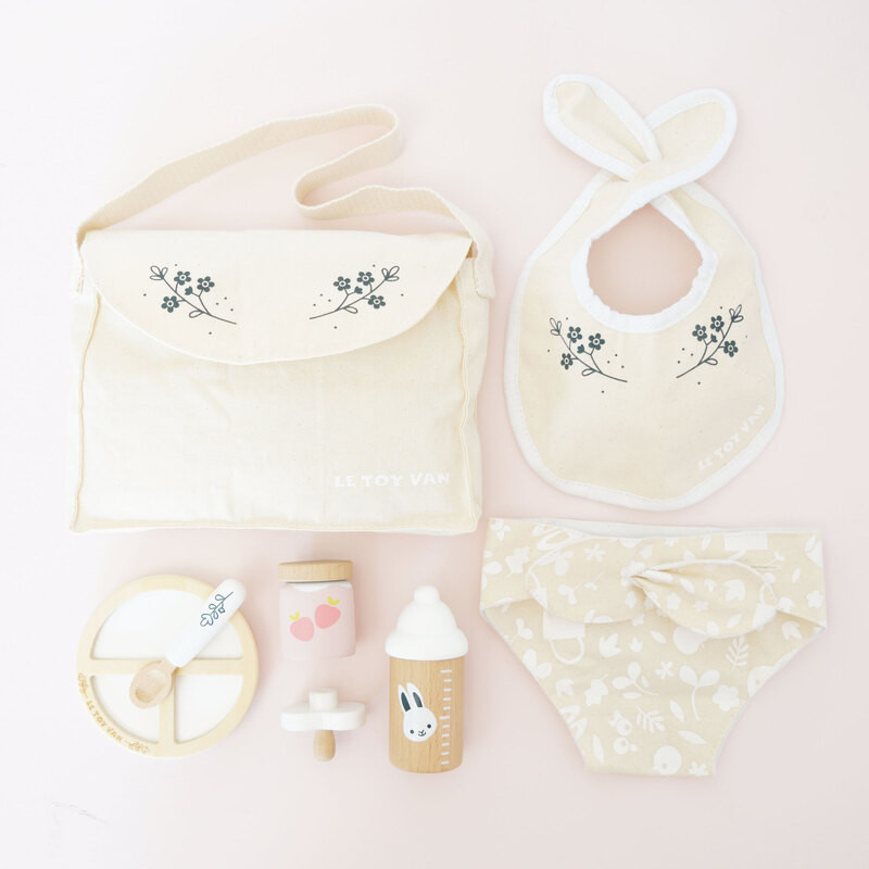 Le Toy Van Doll Nursing Set 2