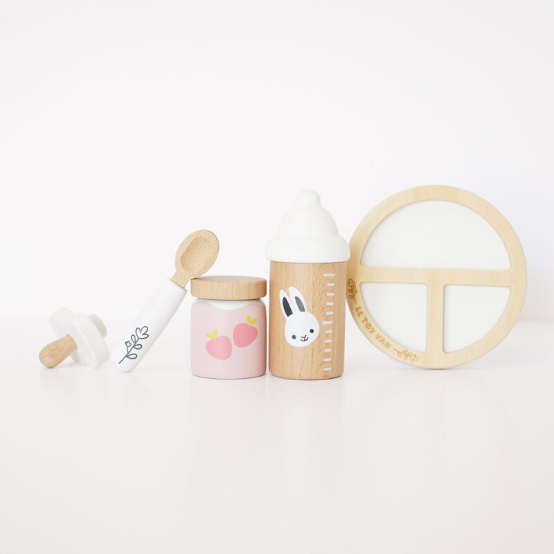 Le Toy Van Doll Nursing Set 3