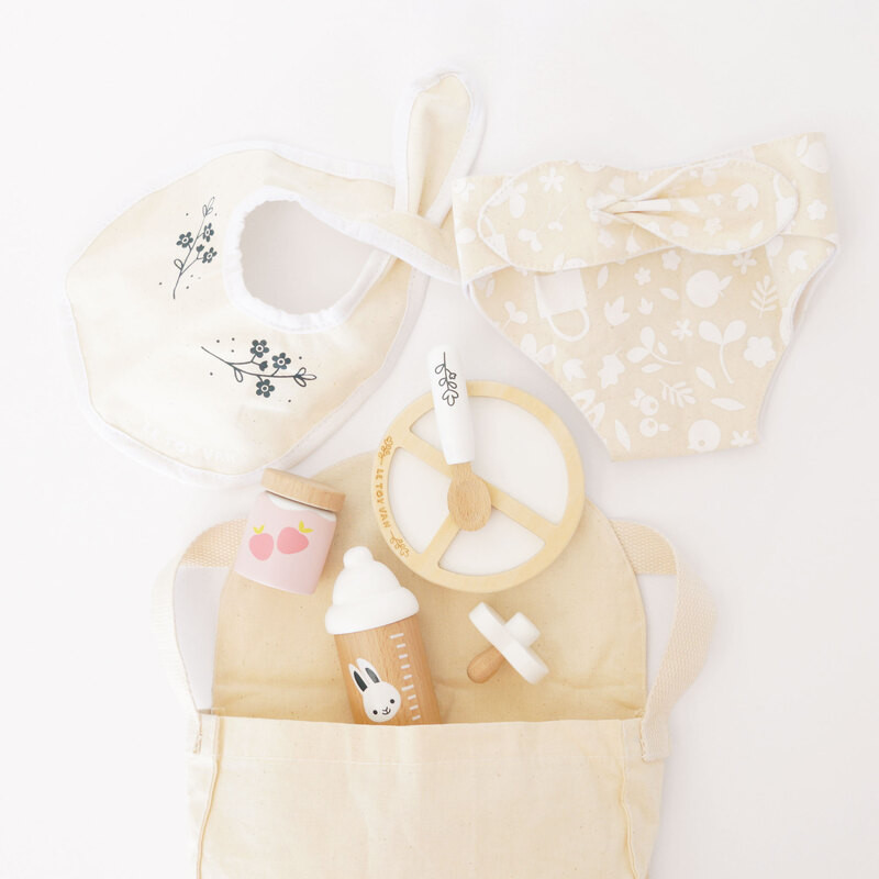 Le Toy Van Doll Nursing Set 4