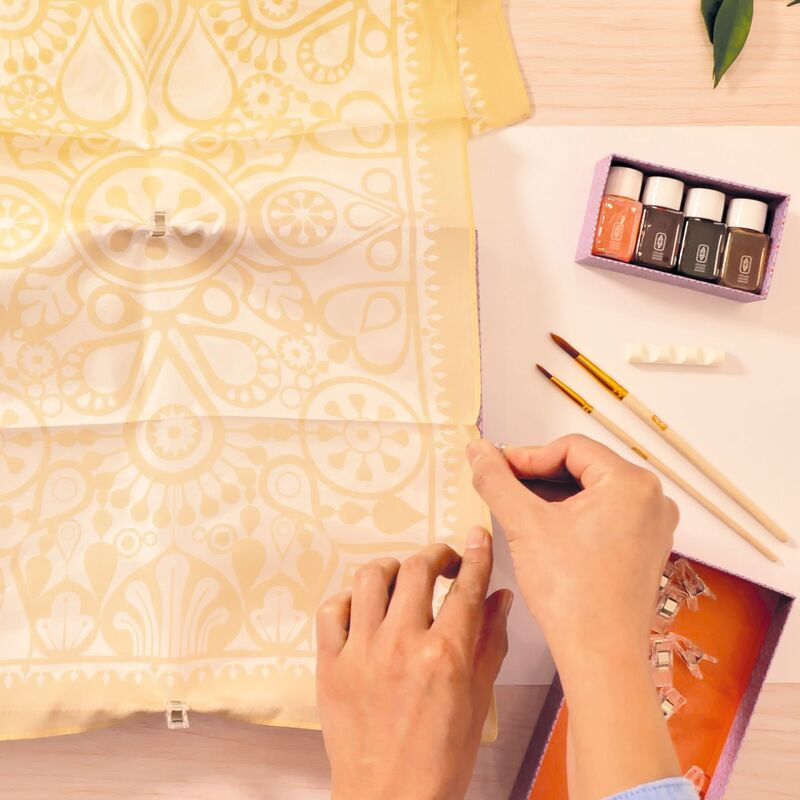 Djeco Atelier 11 - Floral Silk Scarf Painting Kit 1