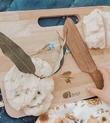 qtoys wooden chopping board with wooden child-friendly knife 
