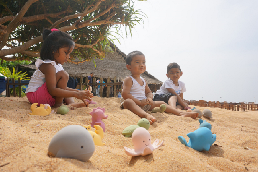 Tikiri TR-97512 - Sonajero Delfino, Ocean Buddies, Caucho Natural