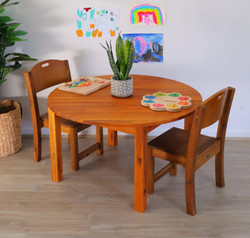 qtoys round solid wood kids table and larger chairs qtoys round solid wood kids table and larger chairs