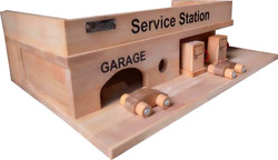 Qtoys Wooden Service Station Set