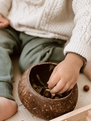 Qtoys Coconut Sensory Box