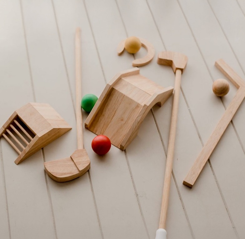 qtoys mini wooden golf set