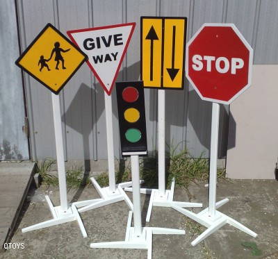 qtoys traffic signs set