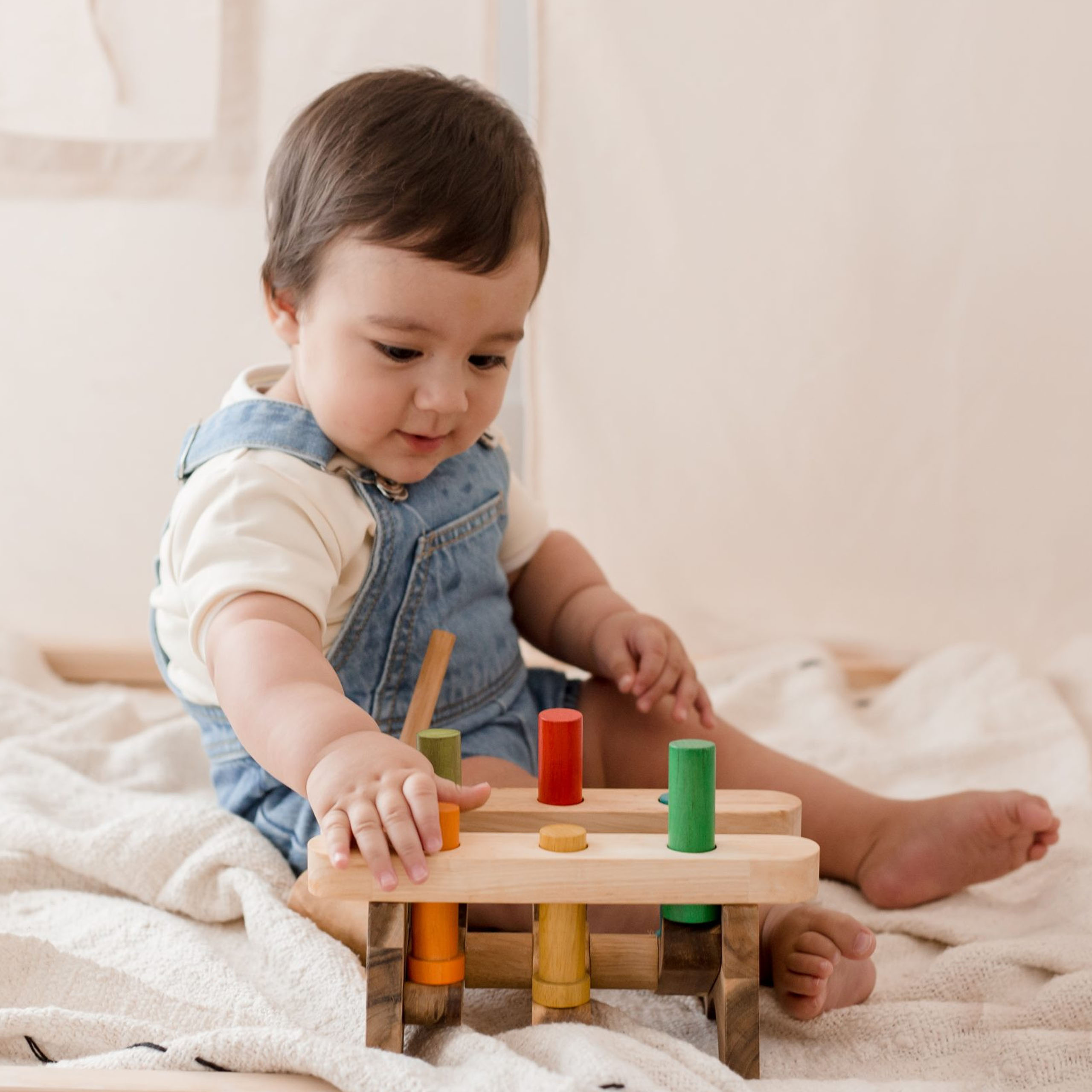 Qtoys pound a peg wooden hammer toy