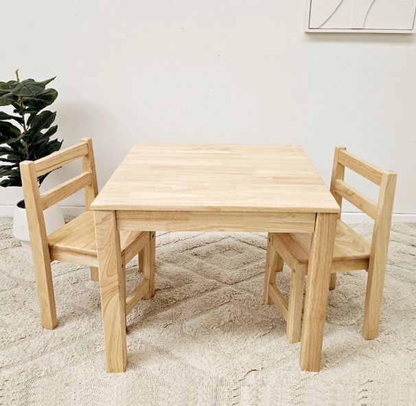 qtoys square wooden kids table and chairs