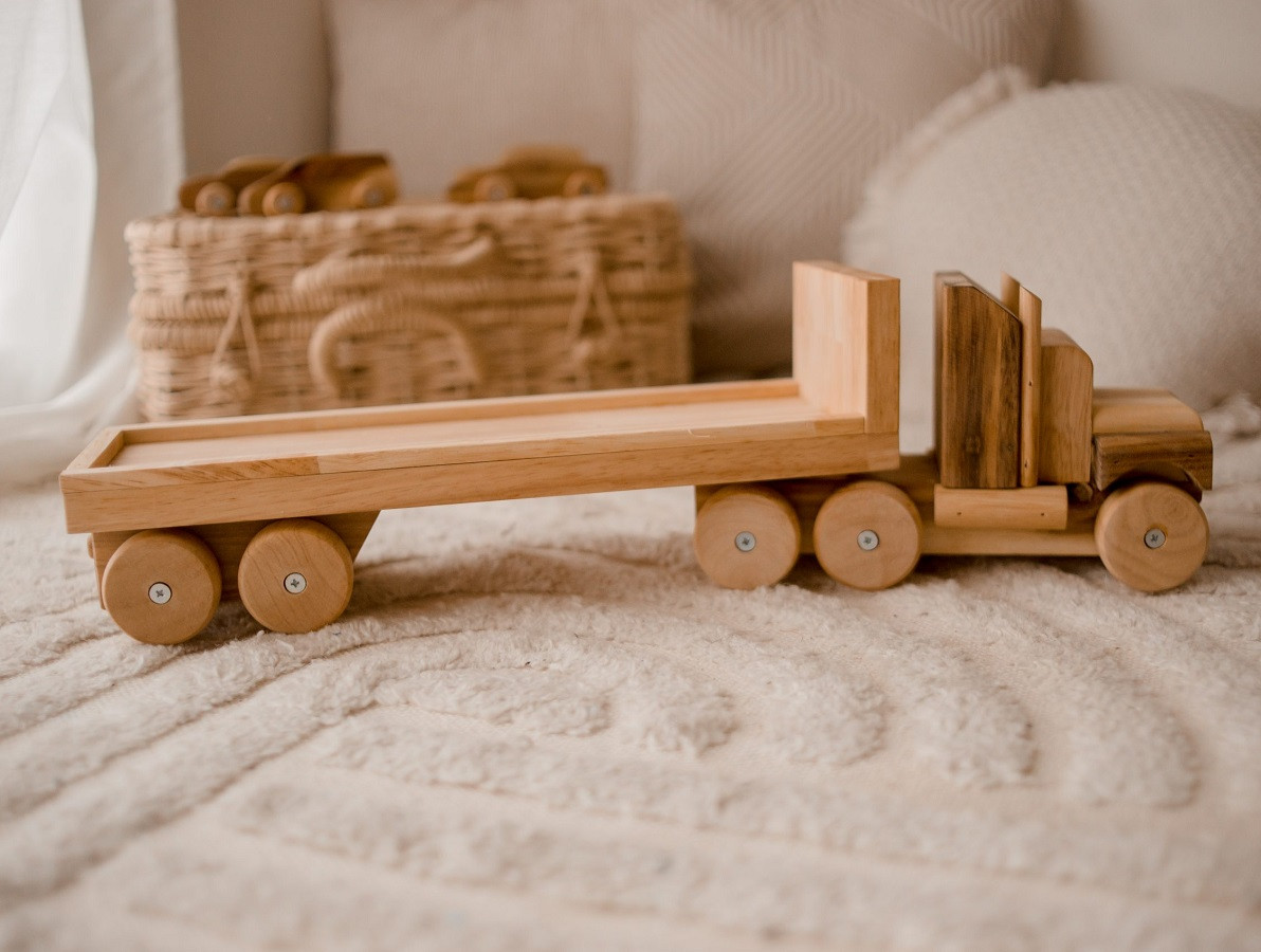 qtoys wooden flat back truck