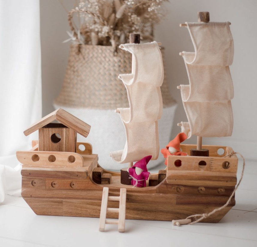 qtoys wooden pirate ship
