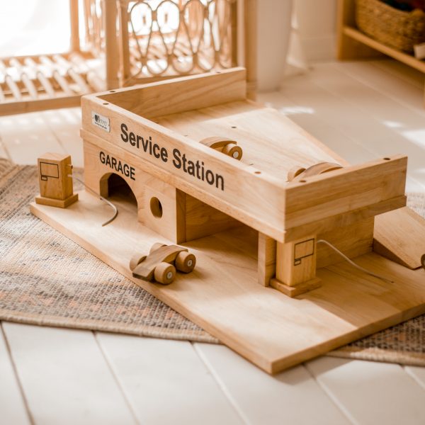 Qtoys Wooden car Service Station playset Qtoys Wooden car Service Station playset