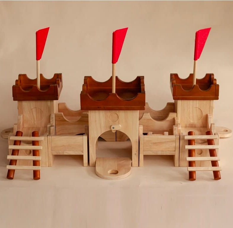 Qtoys Wooden Medieval Castle Playset