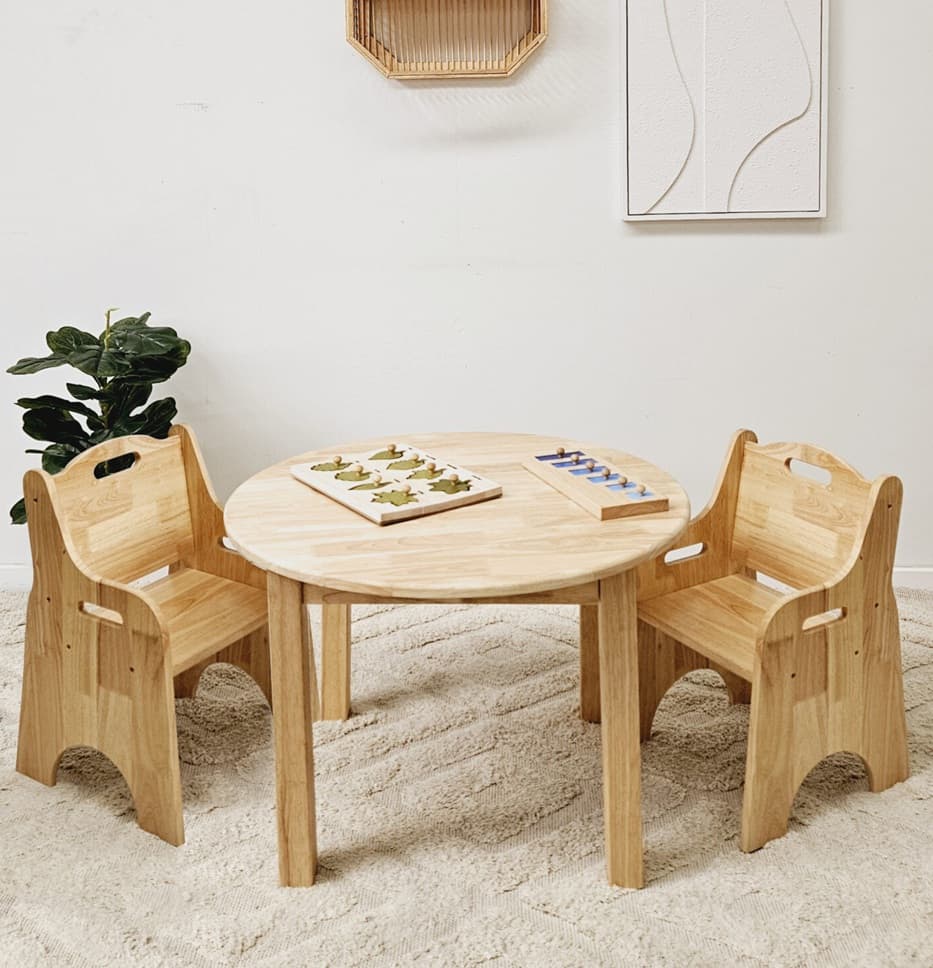 qtoys round natural wooden table with toddler chairs