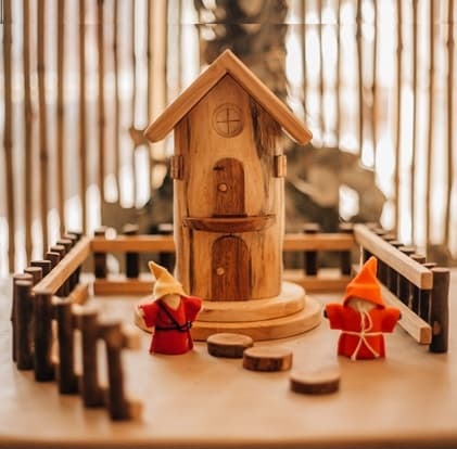 qtoys gnome house and playset