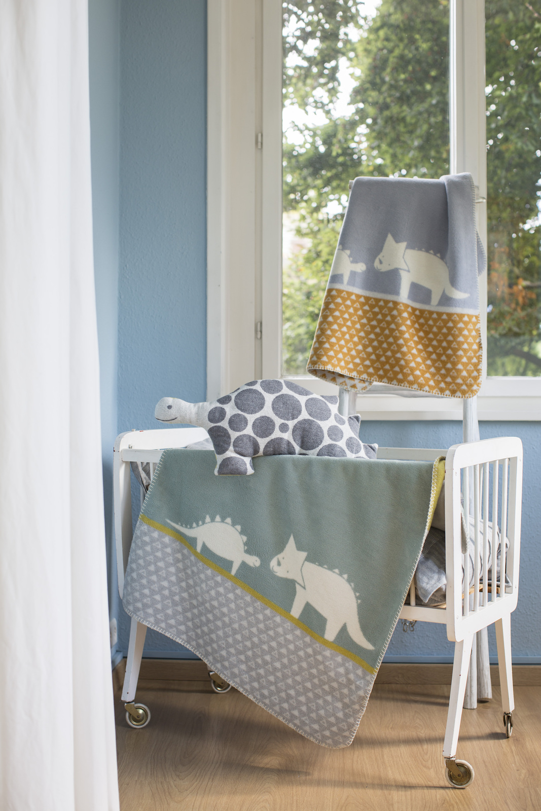 Light Blue Dinosaur Mila Bassinet