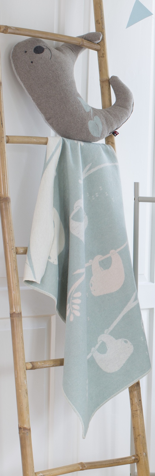 Light Green Sloths Juwel Bassinet Blanket Light Green Sloths Juwel Bassinet Blanket