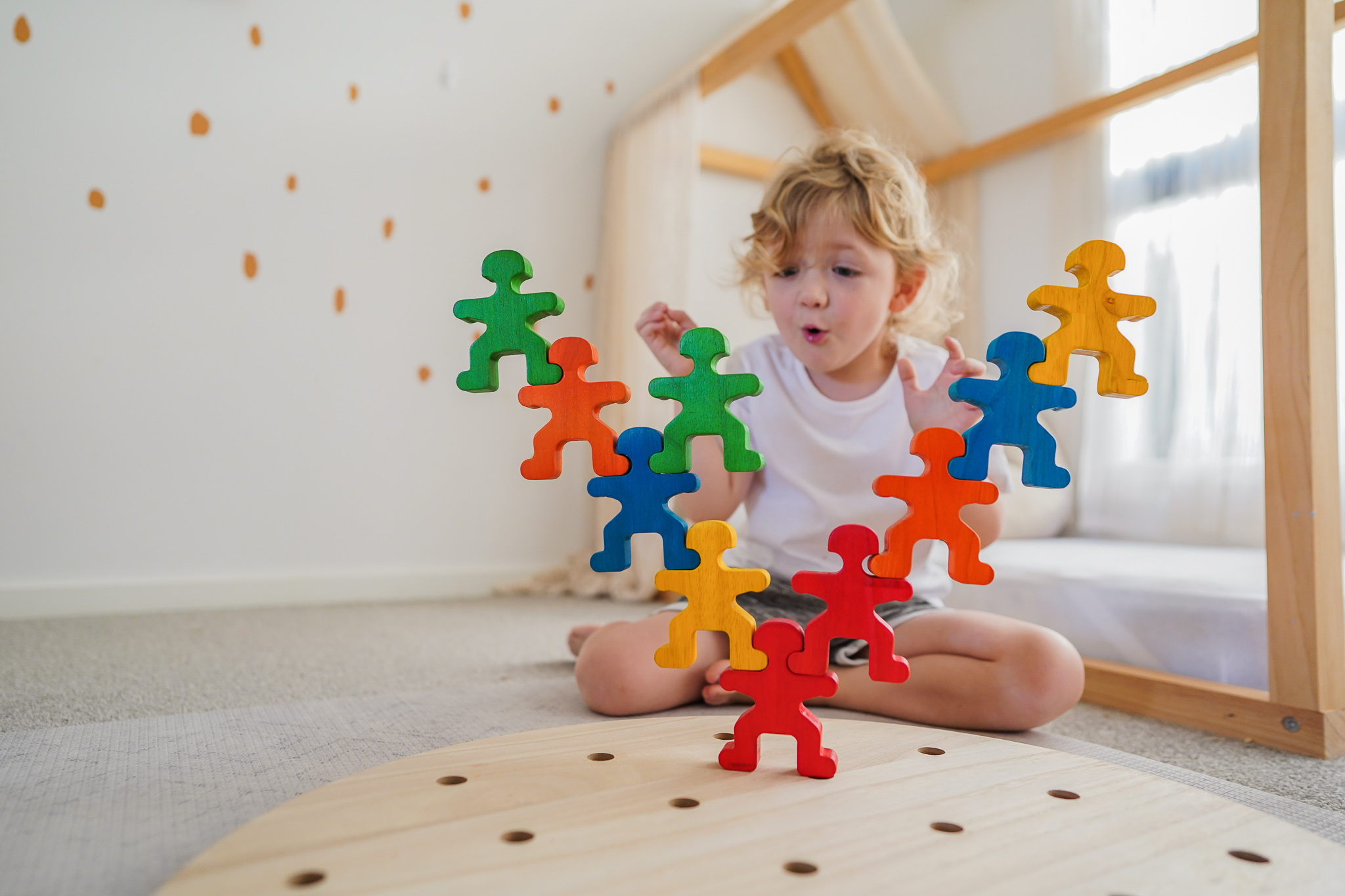 Qtoys Rainbow stacking people set