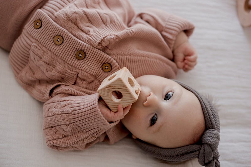 Qtoys Cube Rattle  makes a gentle sound Qtoys Cube Rattle  makes a gentle sound