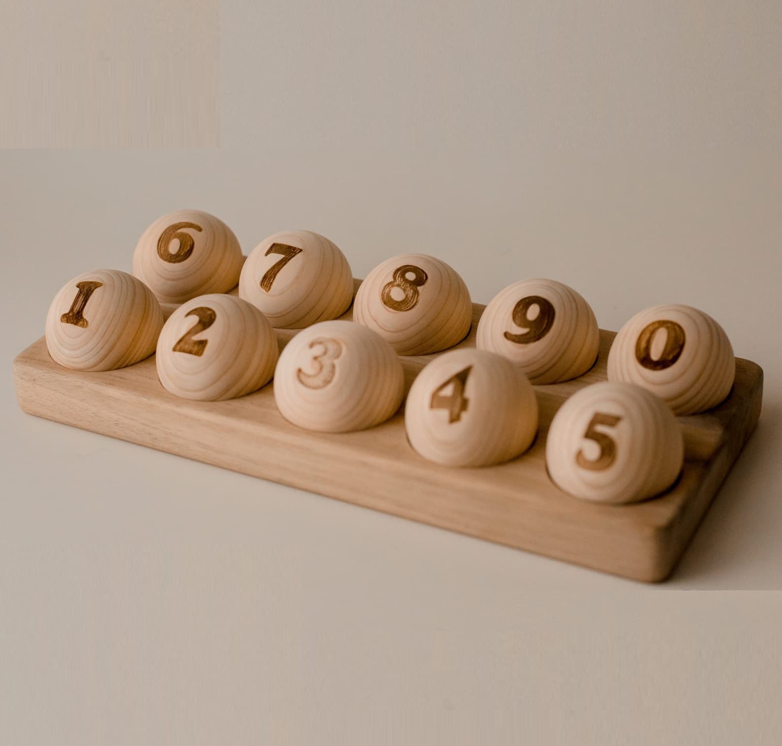 Qtoys Number Eggs and Stand