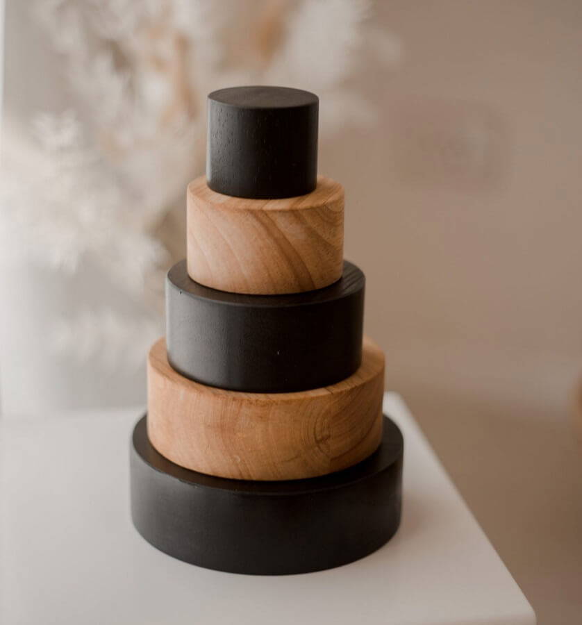 Contrast colour stacking bowls