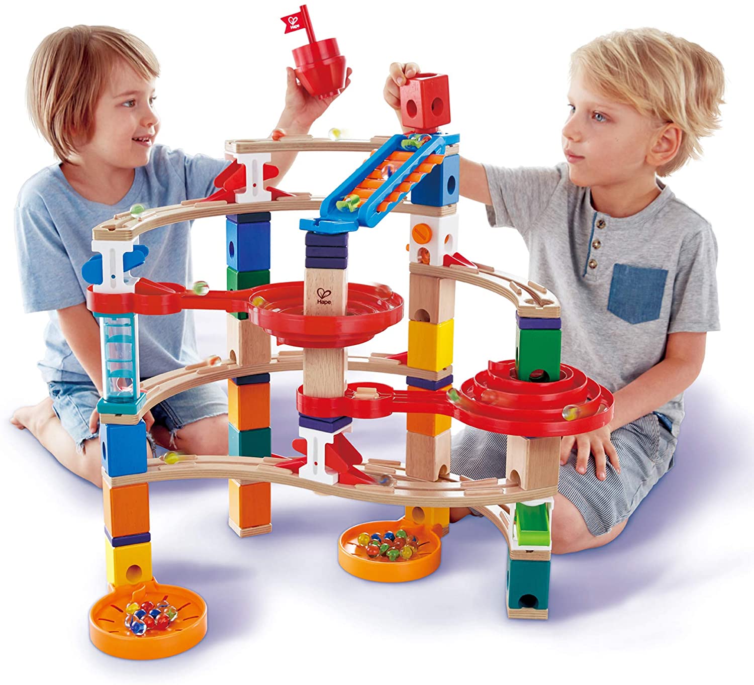 Quadrilla Super Spiral with children playing Quadrilla Super Spiral with children playing