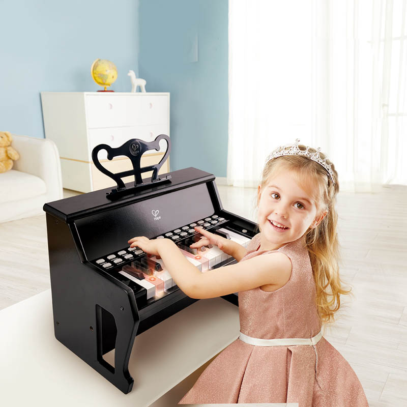 With several instrument sounds to choose from, kids can soon play along to up to 6 more tunes and 8 drum beats! With several instrument sounds to choose from, kids can soon play along to up to 6 more tunes and 8 drum beats!