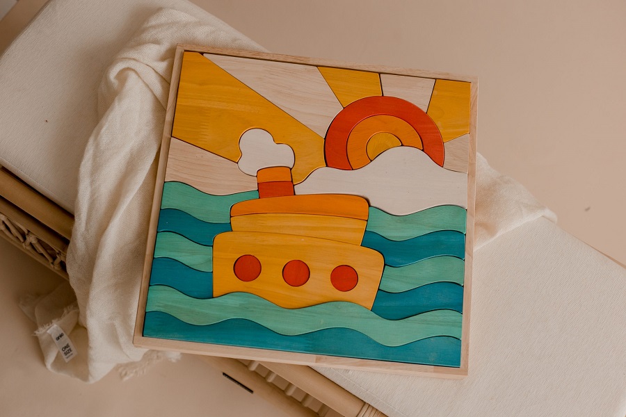 Qtoys Ocean Puzzle & Play Set is a puzzle made up of chunky blocks that illustrate a gorgeous maritime scene! Qtoys Ocean Puzzle & Play Set is a puzzle made up of chunky blocks that illustrate a gorgeous maritime scene!