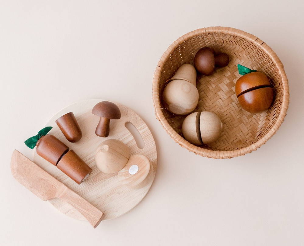 Qtoys Natural Fruit and Vegetable Basket adds a beautiful and natural aesthetic to your child\'s playroom.
