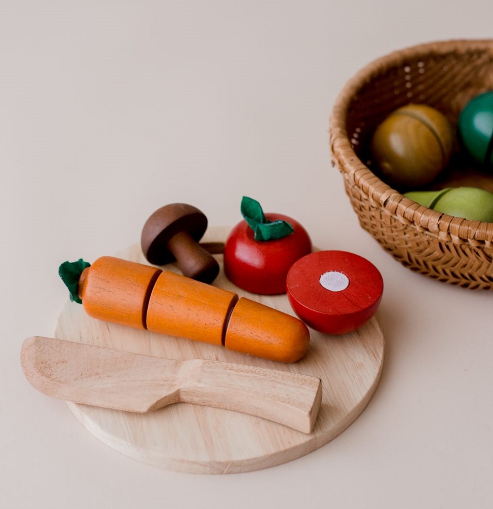 QToys Coloured Fruit Basket Chopping Board and Knife Inclusions