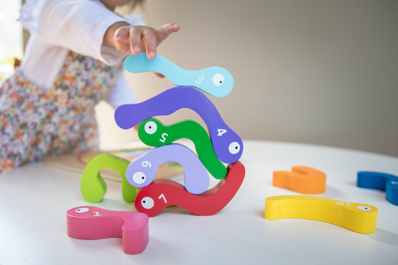 Child stacking Kiddie Connect Counting Worms Puzzle