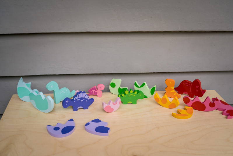Kiddie Connect Egg and Dino Puzzle has eggs that crack revealing a matching dino!
