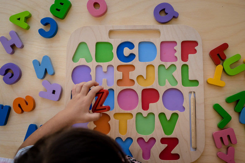 Kiddie Connect Take-Along Uppercase Alphabet Puzzle has a gorgeous colourful base