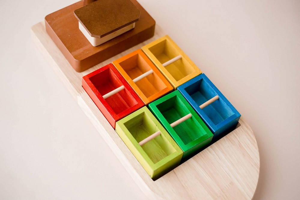 Qtoys Sorting Containers come in 6 colours