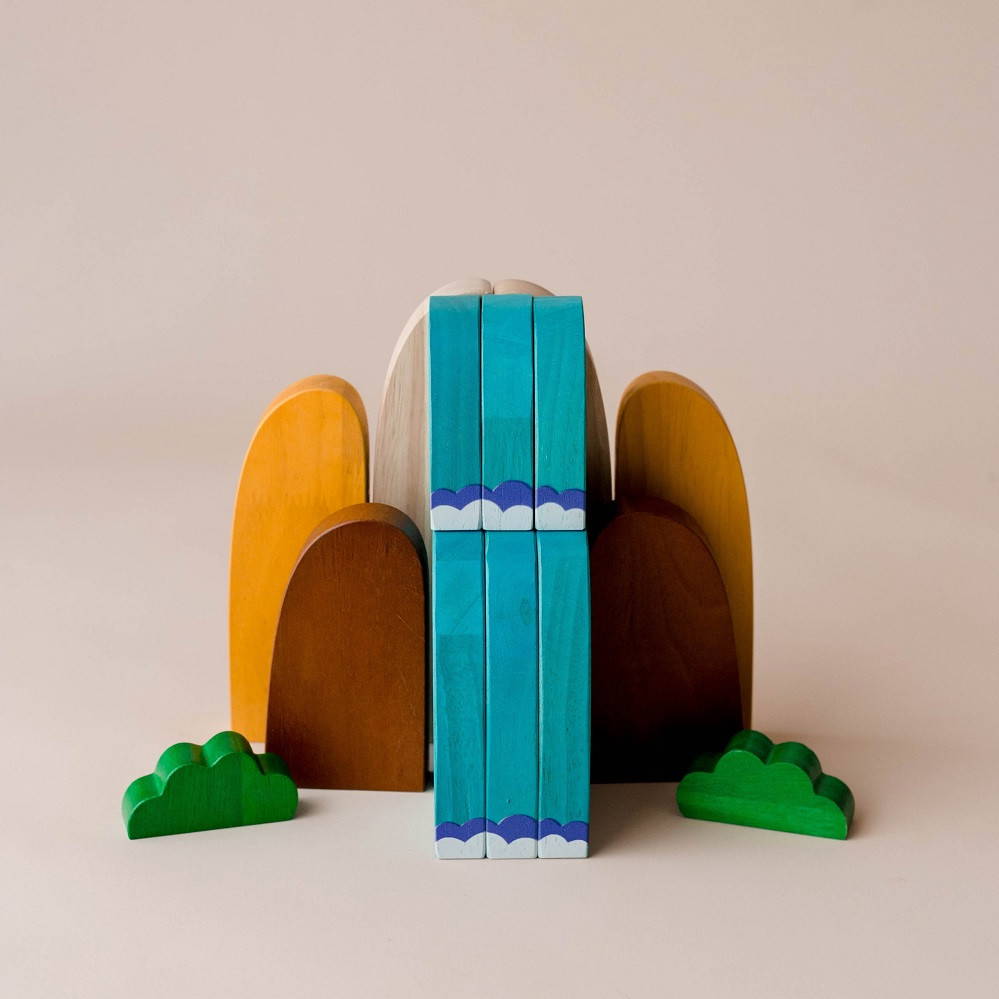 Qtoys 3D Waterfall Play Set arranged in different ways