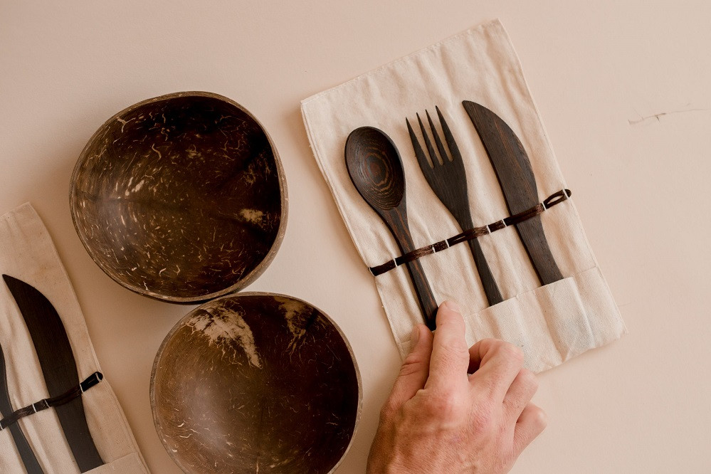 Qtoys Coconut Bowls And Utensils Set