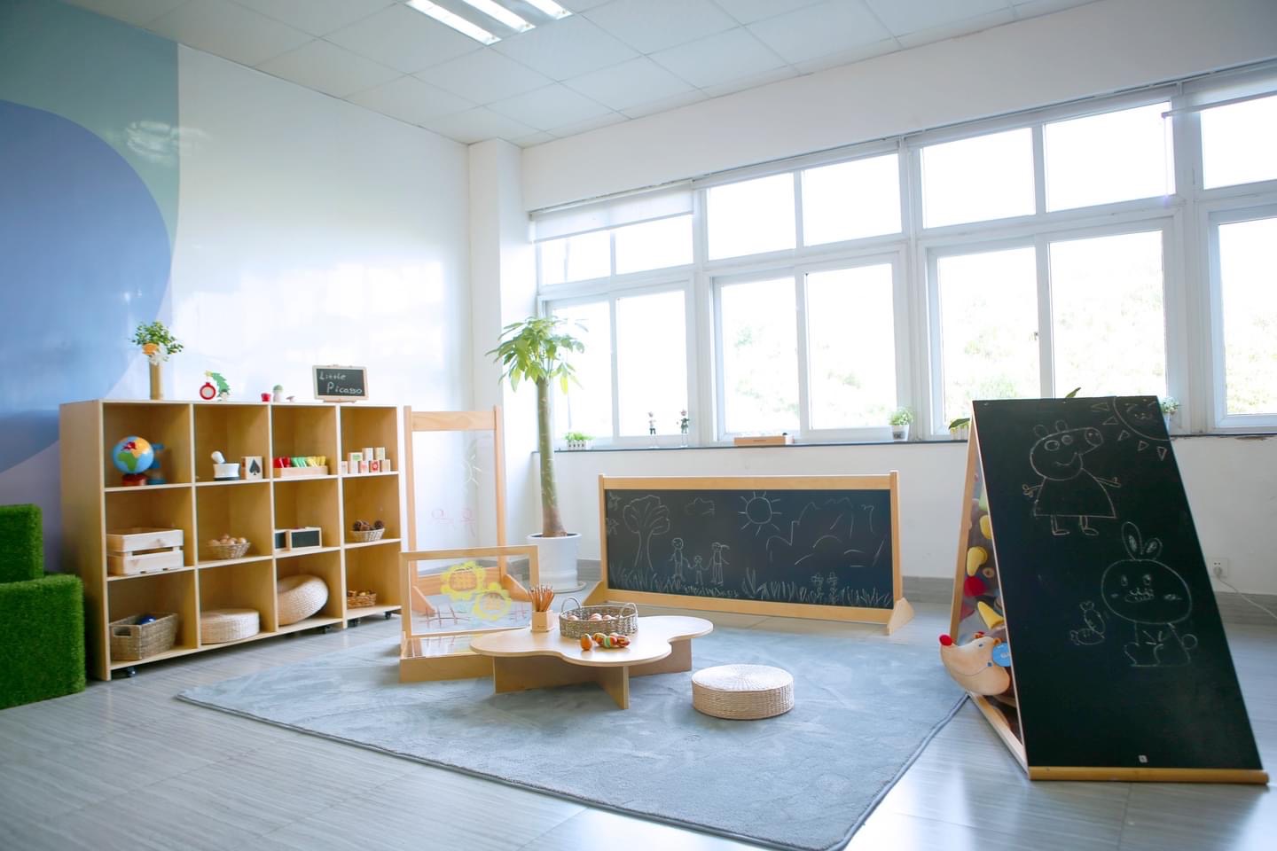 blackboard triangle mirror in room