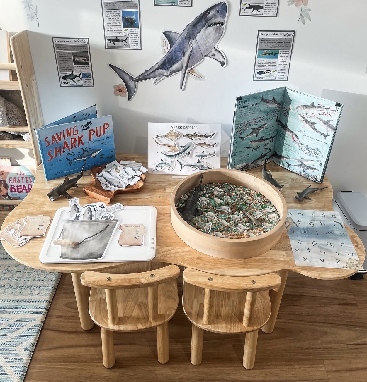 Qtoys Children’s Hardwood Cloud Table and Chair Set